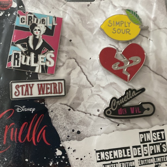 Disney Estella Cruella Live Action DIY School Costume Enamel Pins Dalmatian’s - Picture 6 of 16